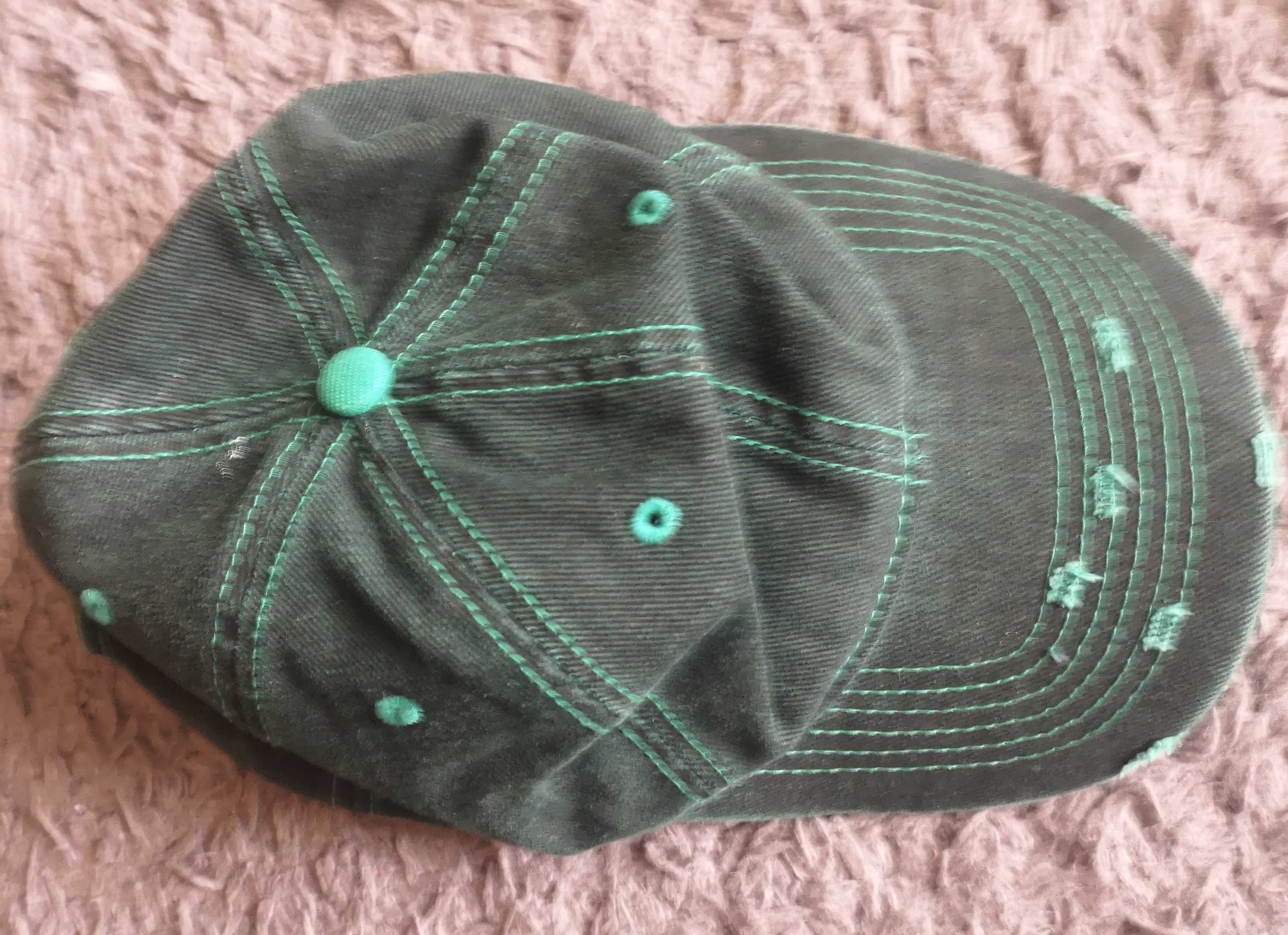 Używana zielona czapka z daszkiem rozmiar 58cm