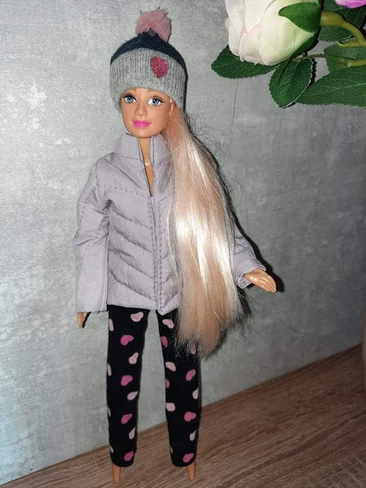 Kurteczka , czapeczka I leginsy w serduszka dla lalki Barbie