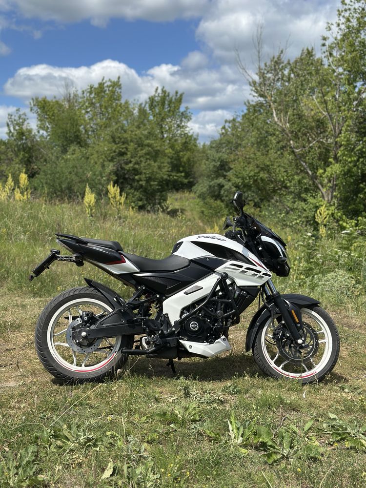bajaj pulsar ns200