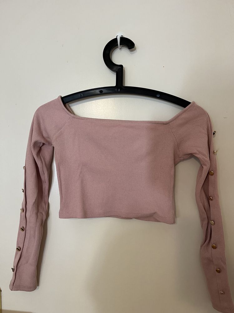 Camisola rosa com tachas