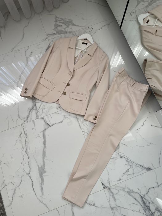 Костюм брючний молочний