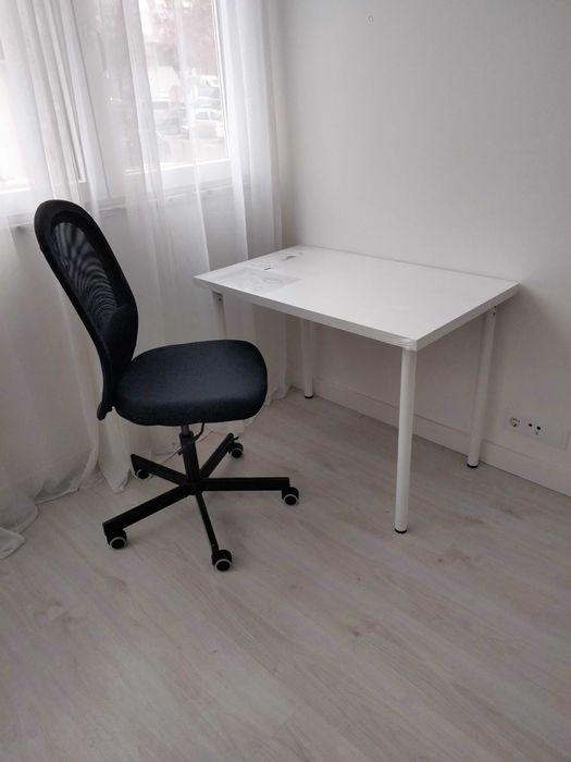 Secretária branca 100x60 (nova/sem uso) montada