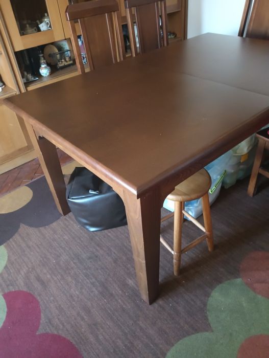 Mesa de jantar com seis cadeiras