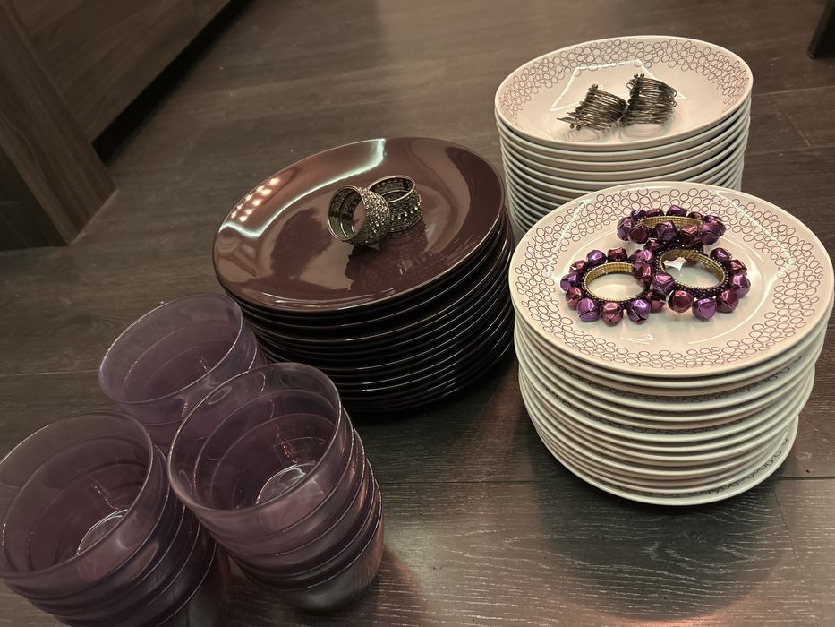 Conjunto loiças IKEA para 15 pessoas + 7 aneis de guardanapo NATAL