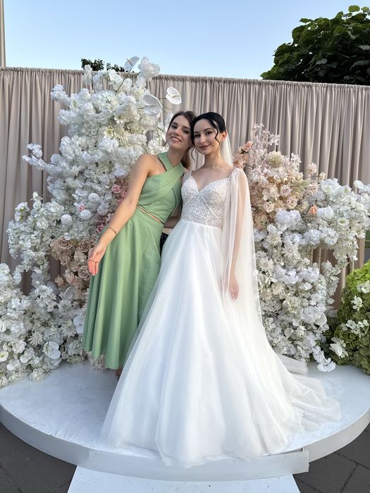 Продам весільну сукню