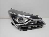 TOYOTA YARIS III 3 LIFT lampa prawa przednia przód