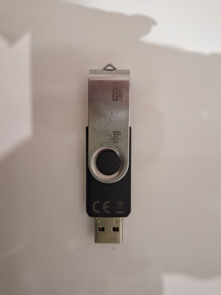 Флеш память флешка 8GB USB GOODRAM uts2