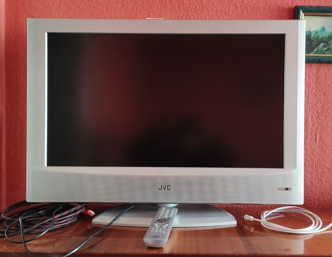 Телевизор монитор JVC  диагональ 81см