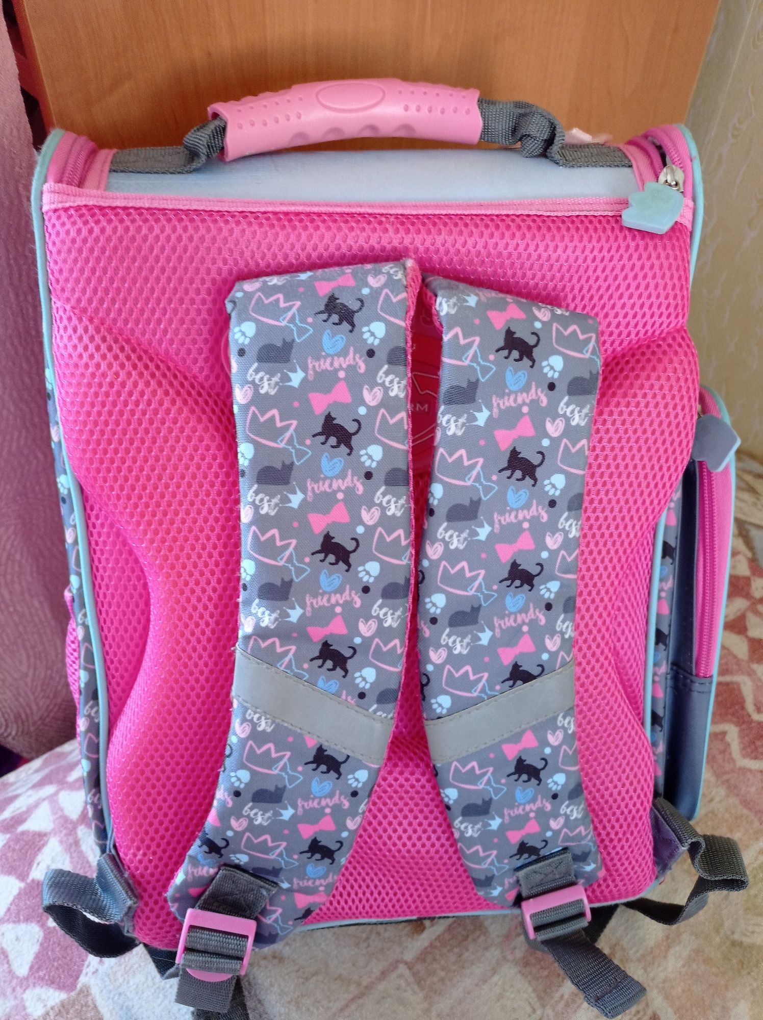 Ортопедичний рюкзак для дівчинки