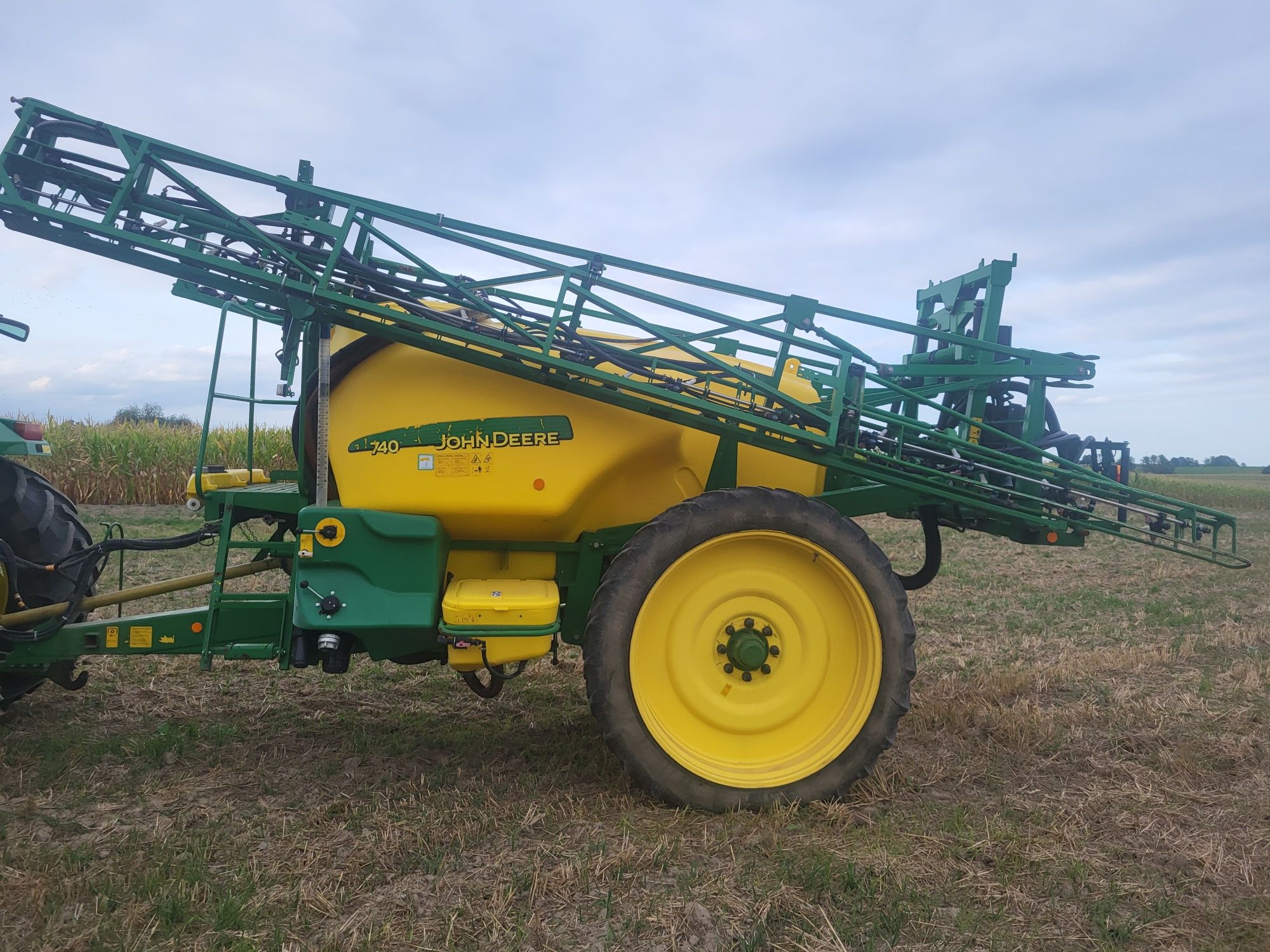 Opryskiwacz john deere 740 z roku 2013 gps brutto 4000 litrów 24m