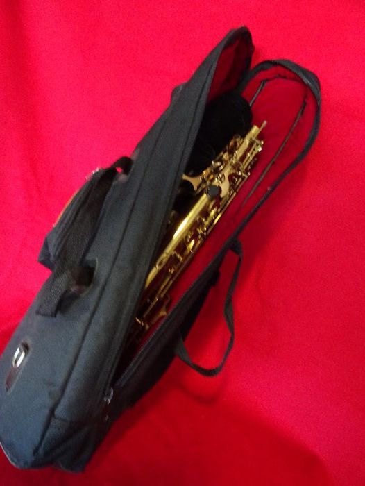 Saxofone Da Marca Jupiter com estojo