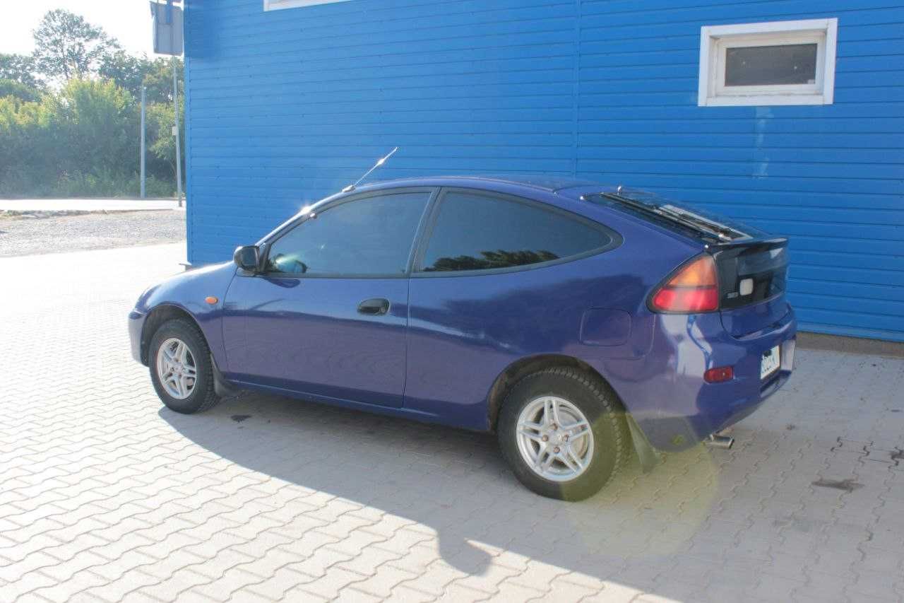 Мазда 323 f Mazda 323 BA f 1/3 газ бензин