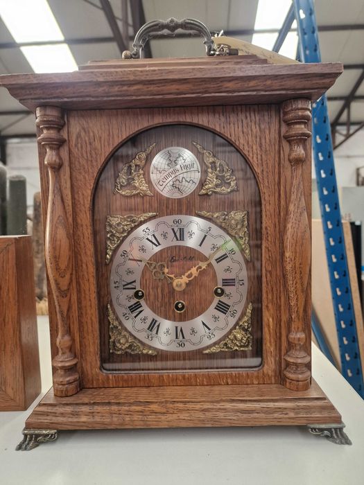 Часы настольные четвертной бой