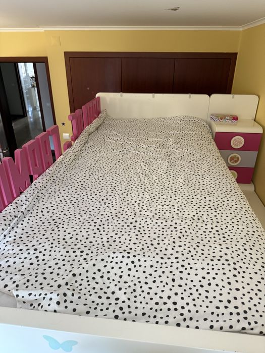 Beliche infantil de dois pisos