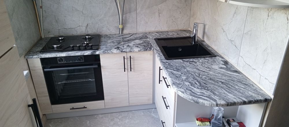 Стільниці, підвіконня, стіл з граніту