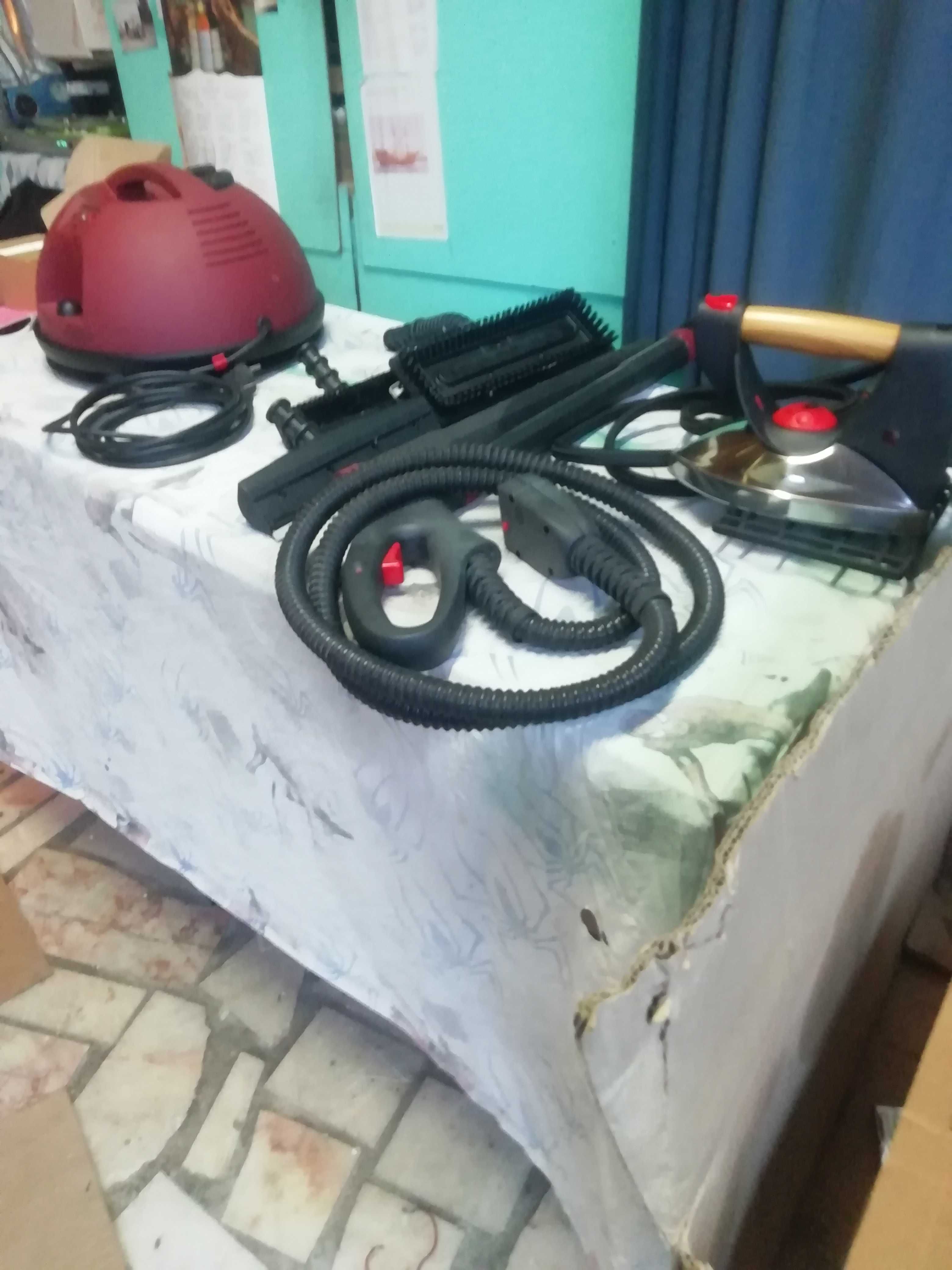 Vendo CALDEIRA PARA LIMPAR TAPETES mais 2  ferros  a vapor