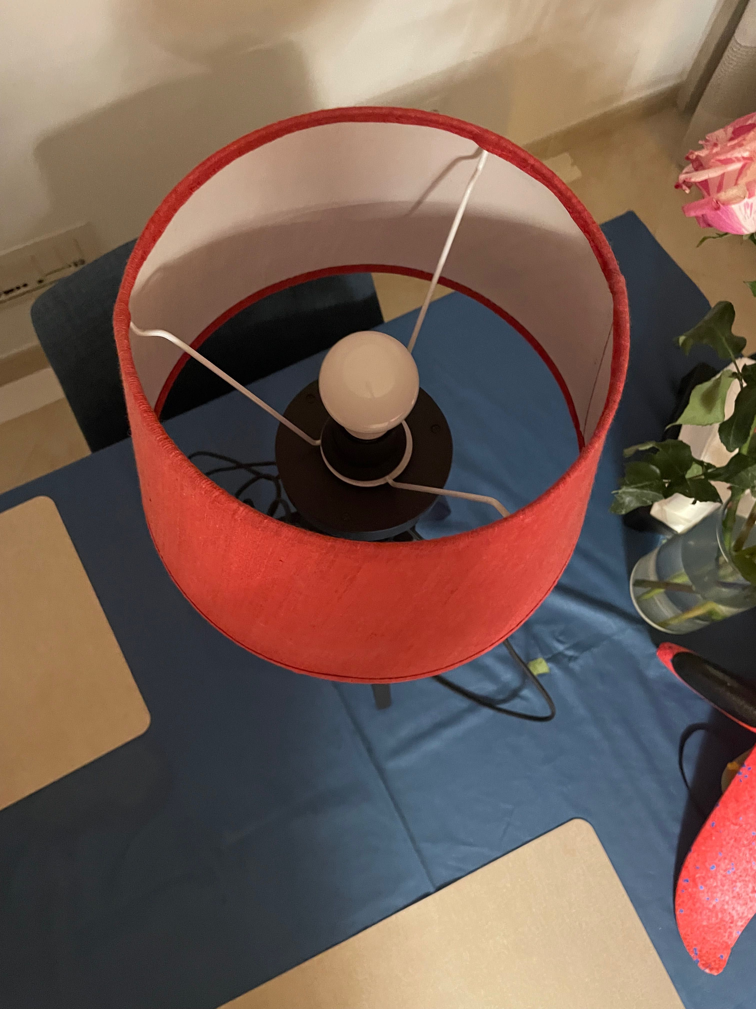 Candeeiro de mesa c/Abajour Vermelho (COMO NOVO)