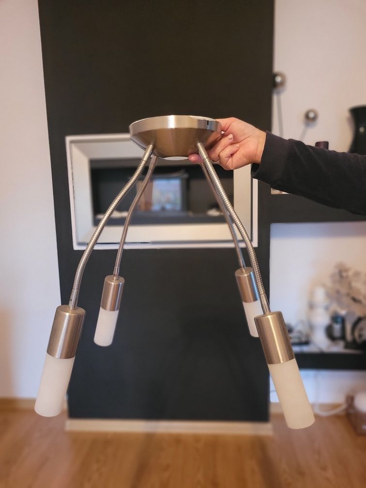 Srebrna lampa wisząca