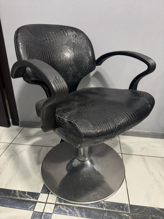 Продам крісло перукарське