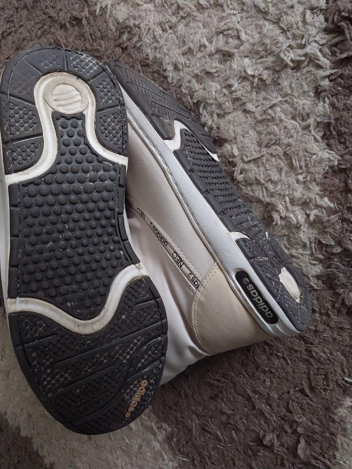 Продам жіночі утеплені чоботи adidas