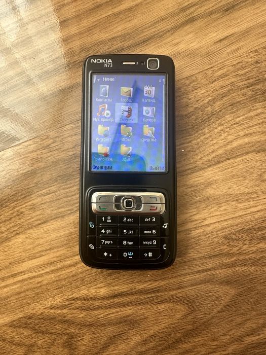 Nokia N73.