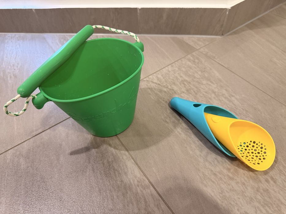 Wiaderko składane Scrunch i 2 łopatki QUUT