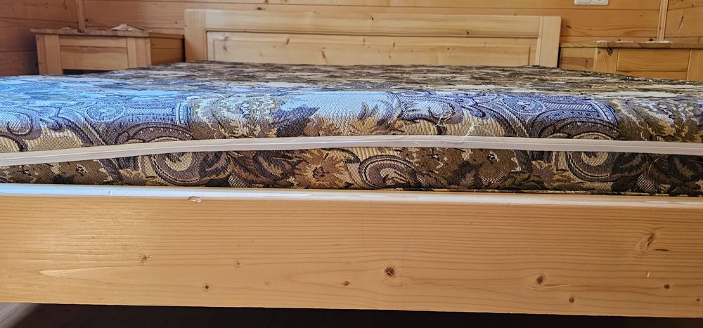 Ліжка двоспальні з натурального дерева