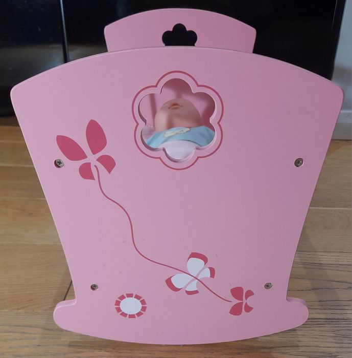 Drewniane różowe łóżeczko dla lalek, bobas, butelka z mlekiem