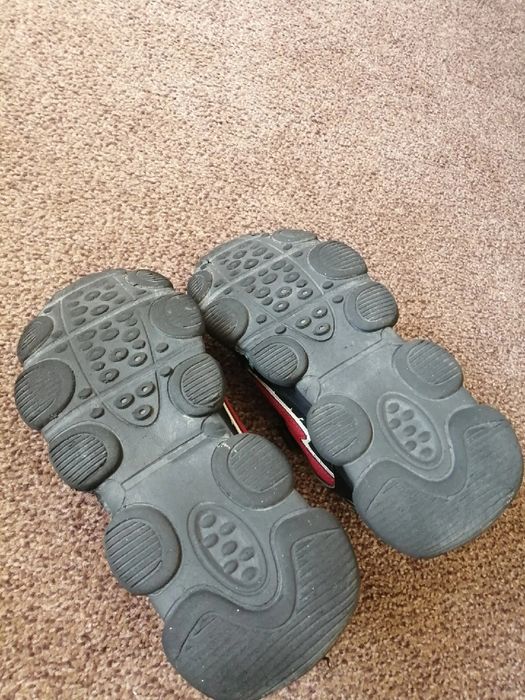 Кросівки чорні осінь