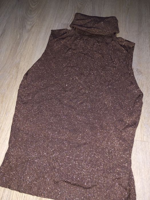 Безрукавка , жилетка , гольф без рукавів , топ