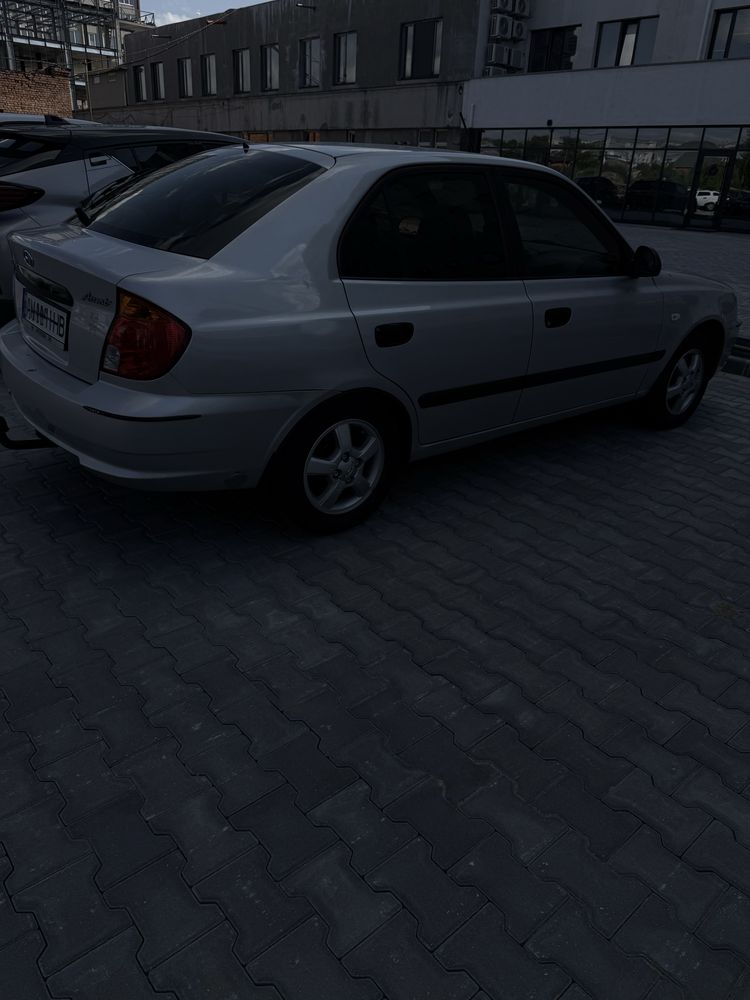 Hyundai accent 2005 року