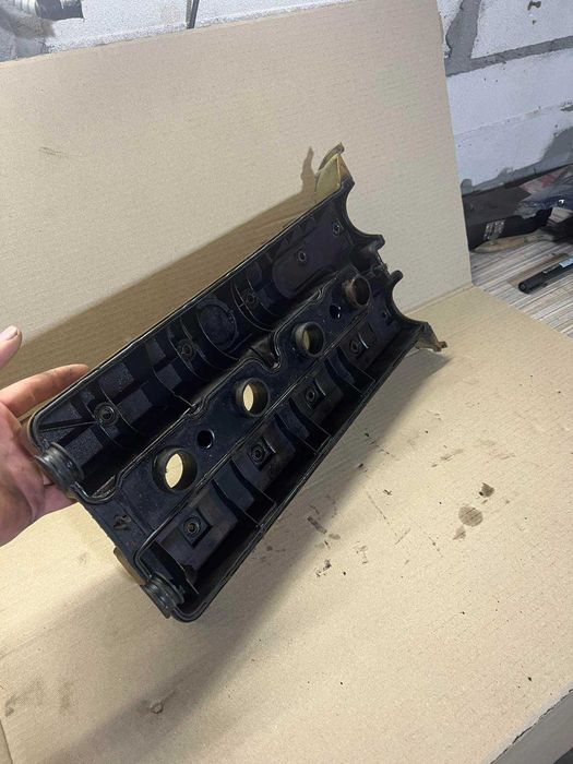 головка  опель омега б. клапанна кришка опель омега б.