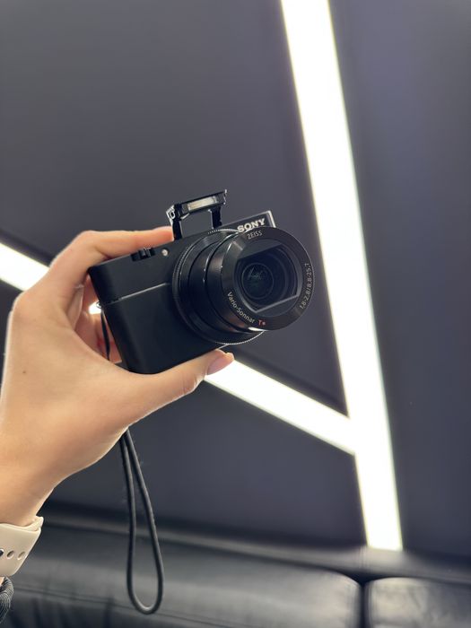Sony RX 100 V покоління, ідентичний, навіть кращий за G7X mark 2