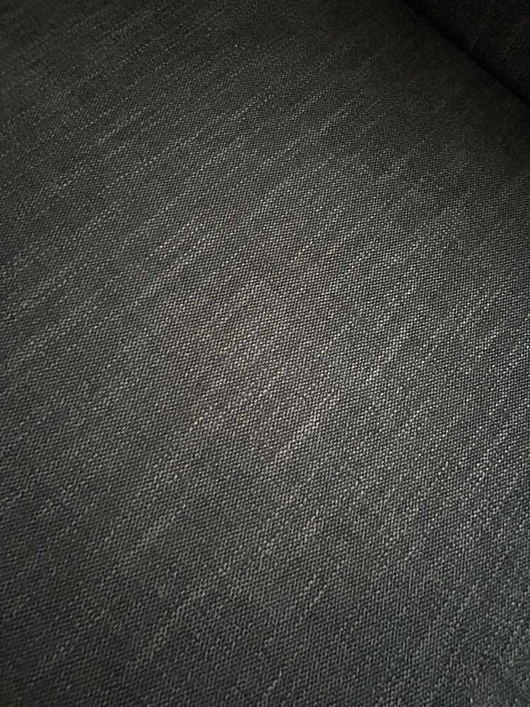 Stylowa, komfortowa sofa w kolorze pięknej szarości