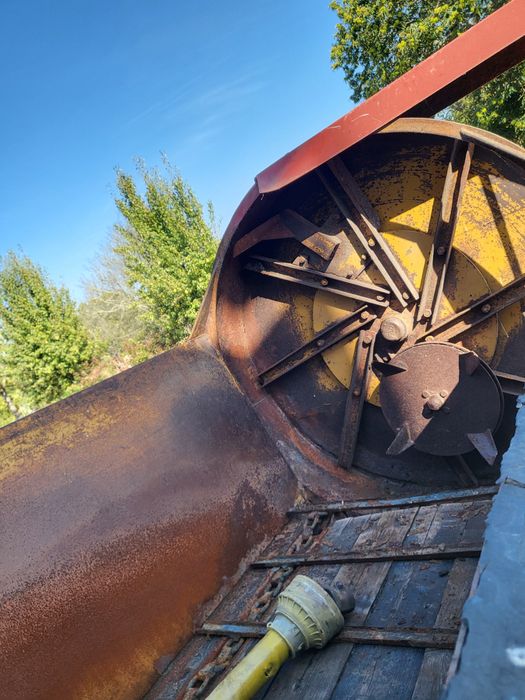 Reboque de espalhar estrume lateral