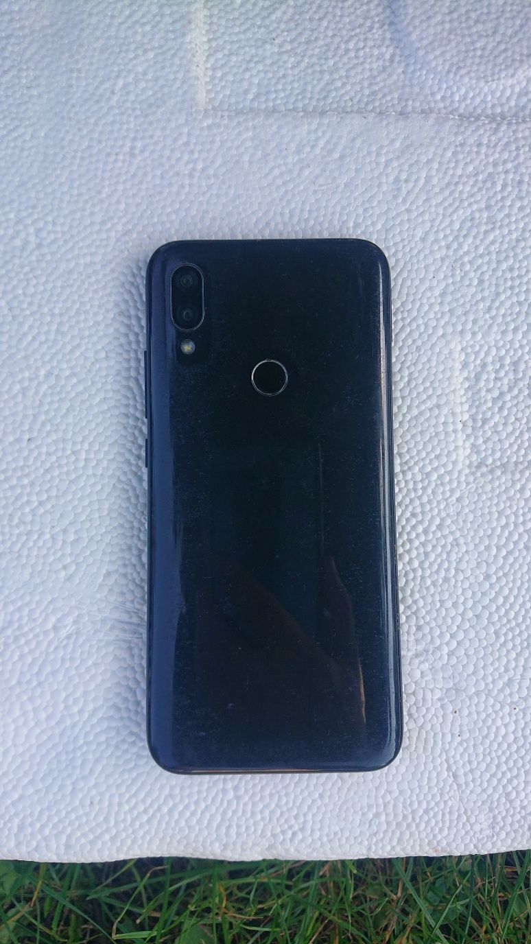 Telefon xiaomi redmi 7 w stanie bardzo dobrym