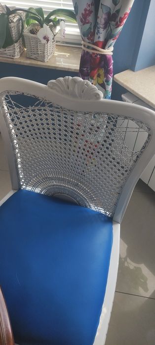 Komplet czterech krzeseł