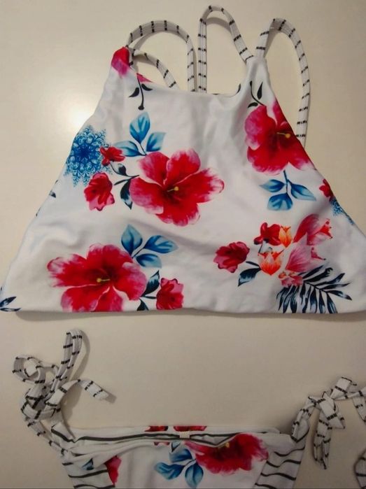 Bikini Flores Novo
