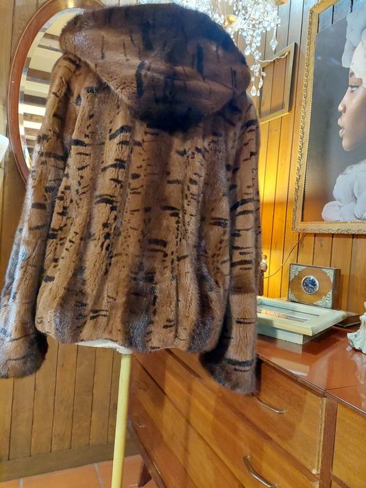 Casaco em pêlo vison com capuz