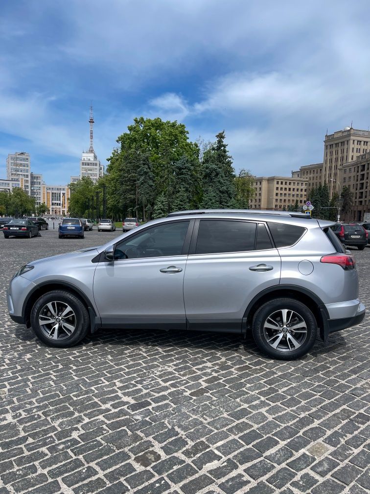Toyota Rav 4 2017 року