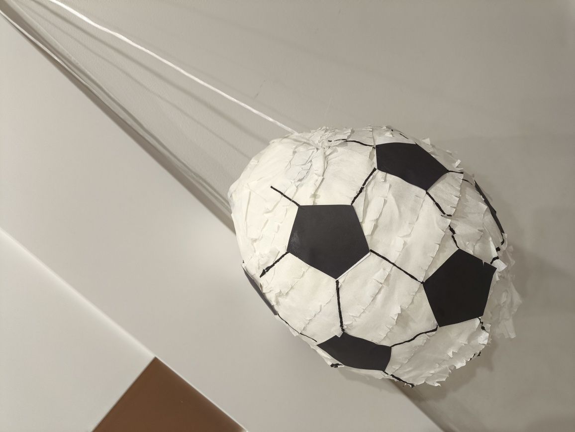 Piniata piłka nożna football urodziny do rozbicia kijem