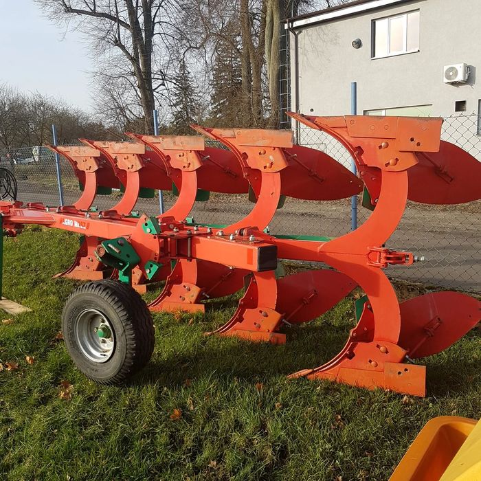 Agro-Masz POR4+1  Pług obracalny używany POR4+1 AGRO-MASZ  resor, rocznik 2014