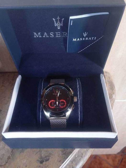 à venda:
relógio muito elegante da marca MASERATI.