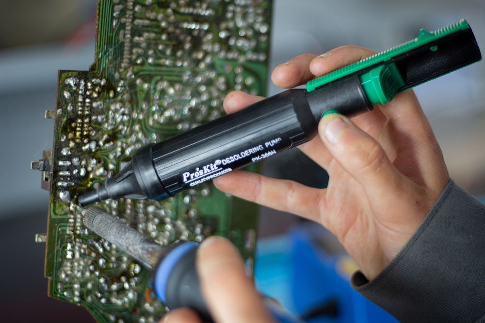 Дуже добре вмію паяти