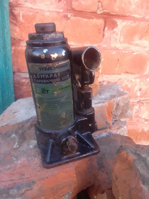 Продам домкрат,на 2т