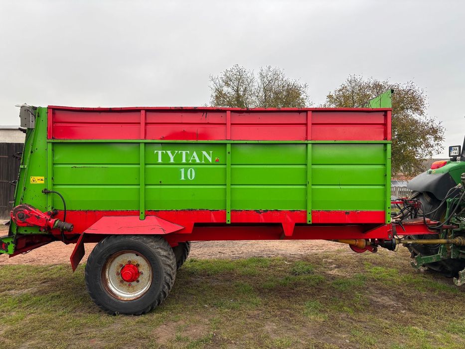 Unia Tytan 10  Rozrzutnik obornika TYTAN 10 8 film z pracy