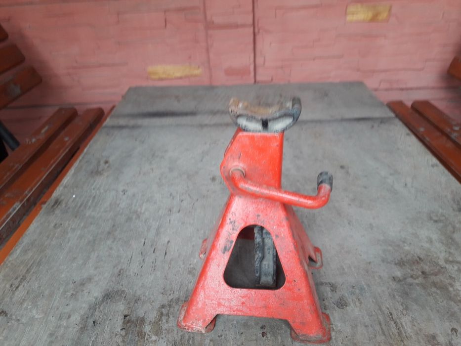 Подставки  для  авто 2 шт