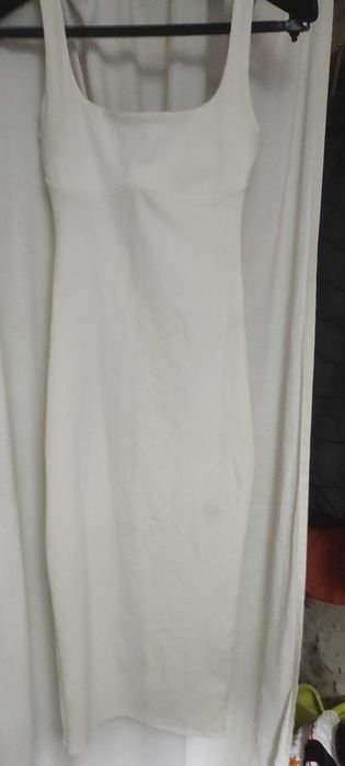 Vestido branco cintado