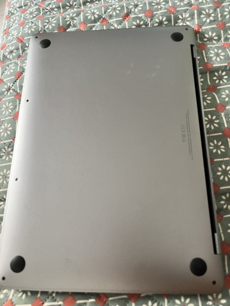 Vendo macbook pro 13polegada 2020 com touch, ecra partido