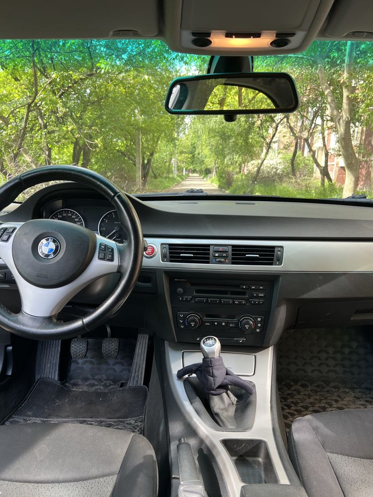 BMW E90 БМВ 2.0 бенз